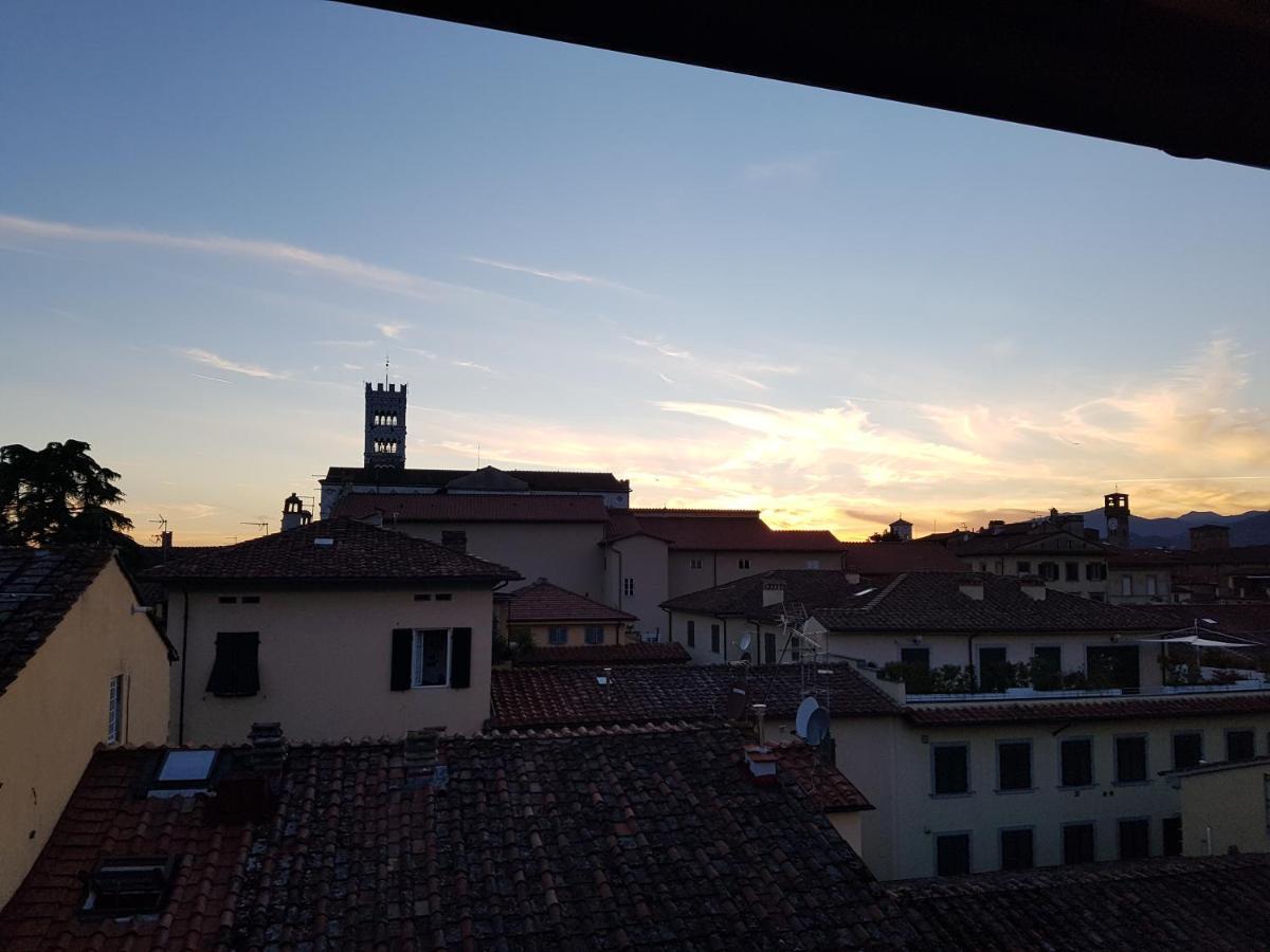 דירות לוקה La Terrazza Fra Le Torri מראה חיצוני תמונה