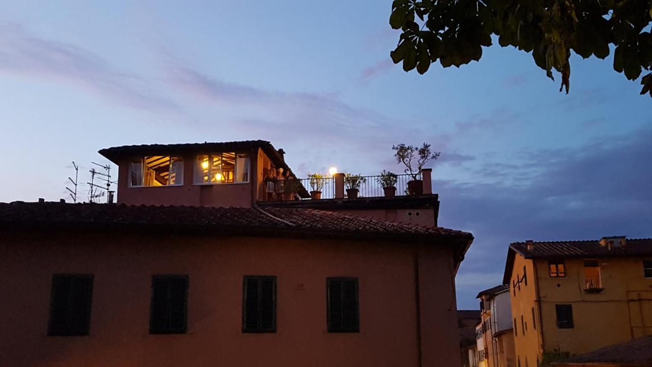 דירות לוקה La Terrazza Fra Le Torri מראה חיצוני תמונה