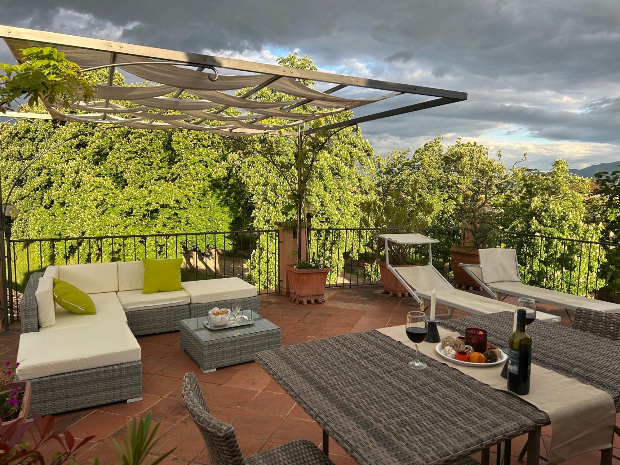 דירות לוקה La Terrazza Fra Le Torri מראה חיצוני תמונה