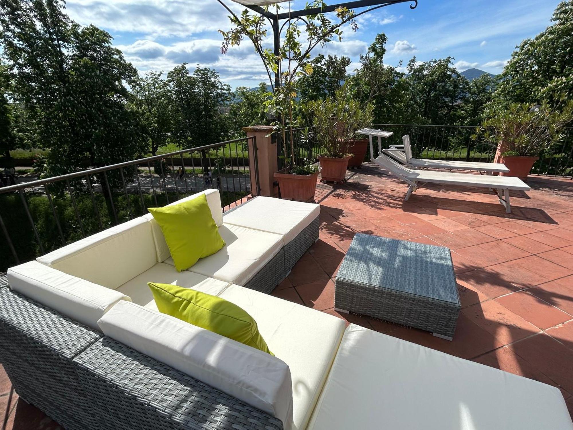 דירות לוקה La Terrazza Fra Le Torri מראה חיצוני תמונה