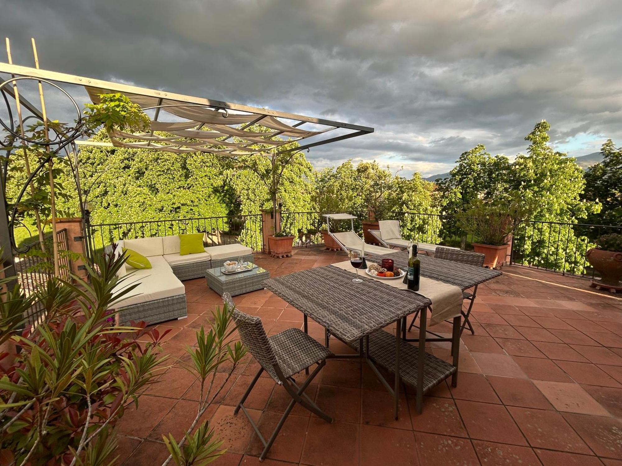 דירות לוקה La Terrazza Fra Le Torri מראה חיצוני תמונה