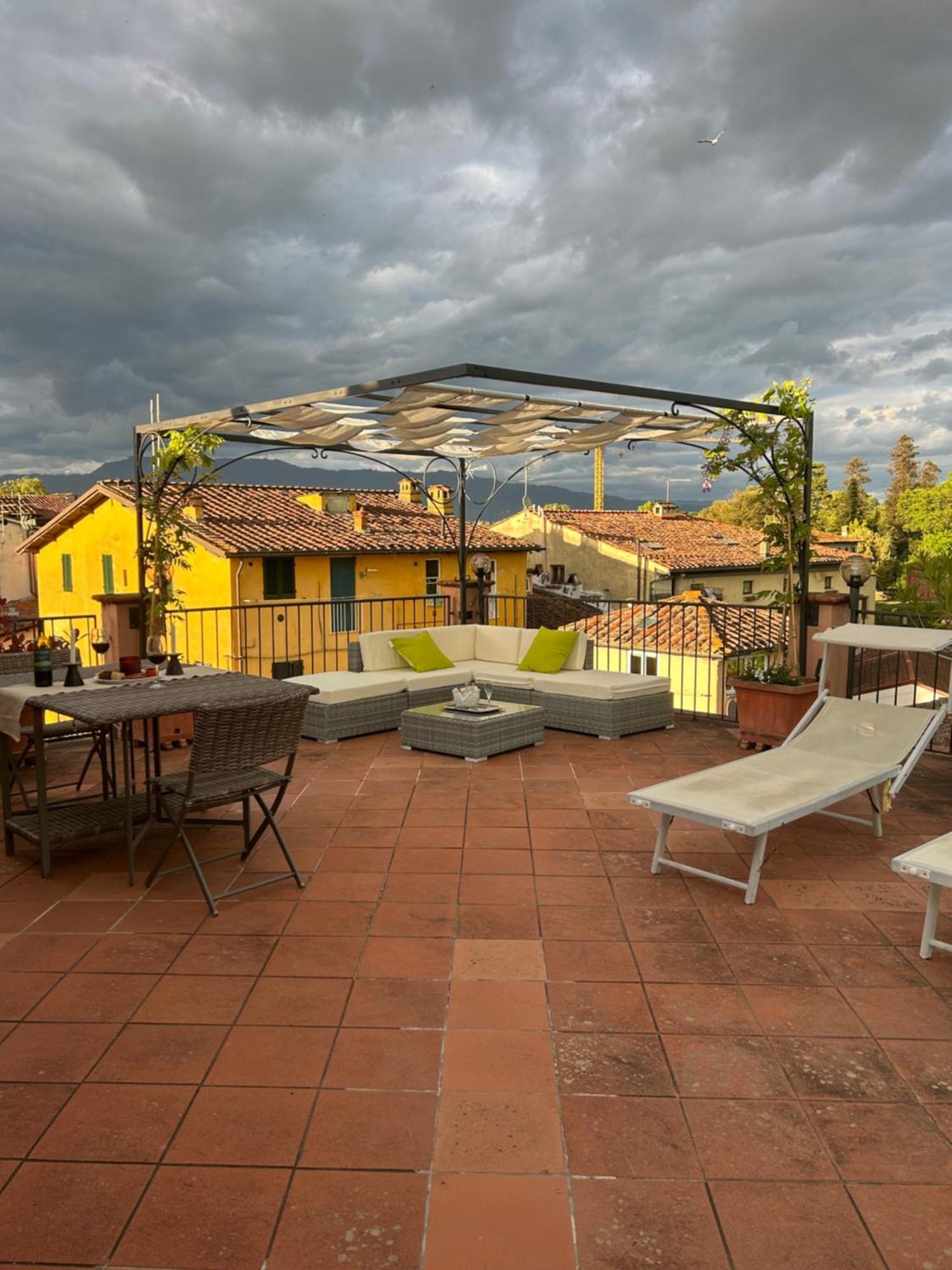 דירות לוקה La Terrazza Fra Le Torri מראה חיצוני תמונה