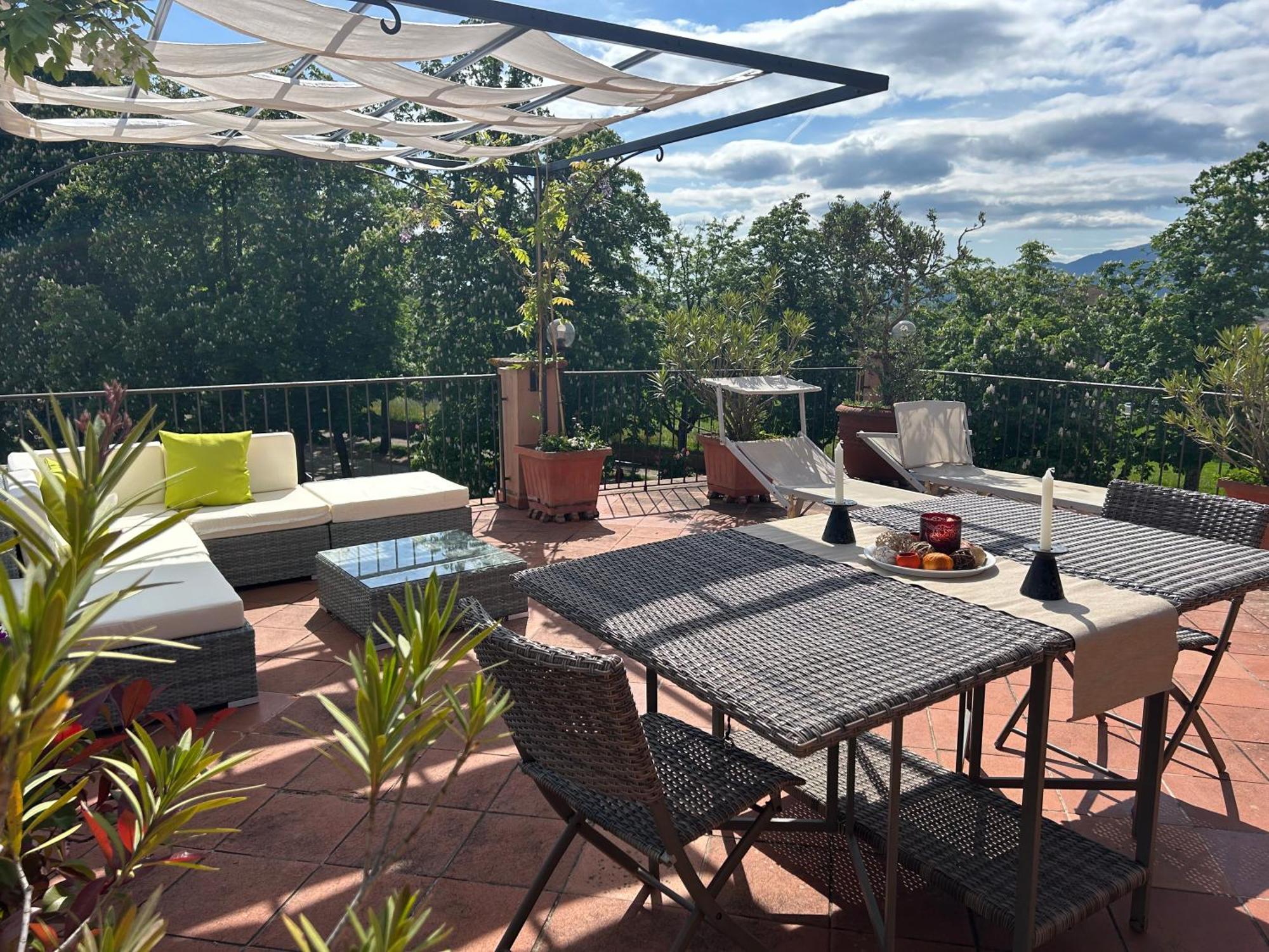דירות לוקה La Terrazza Fra Le Torri מראה חיצוני תמונה