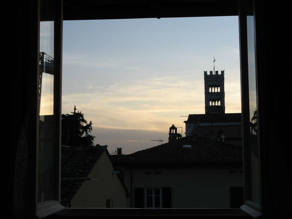 דירות לוקה La Terrazza Fra Le Torri מראה חיצוני תמונה